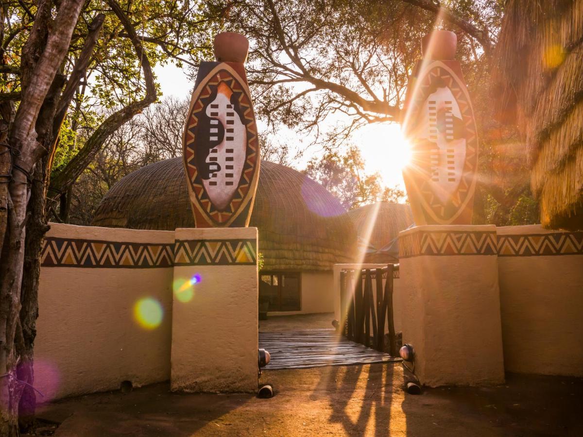 Aha Lesedi African Lodge & Cultural Village Broederstroom Exterior foto